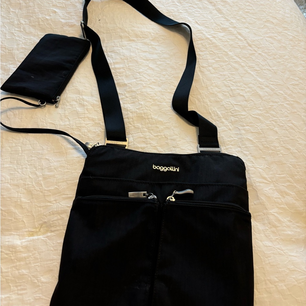 Cross body Baggallini purse